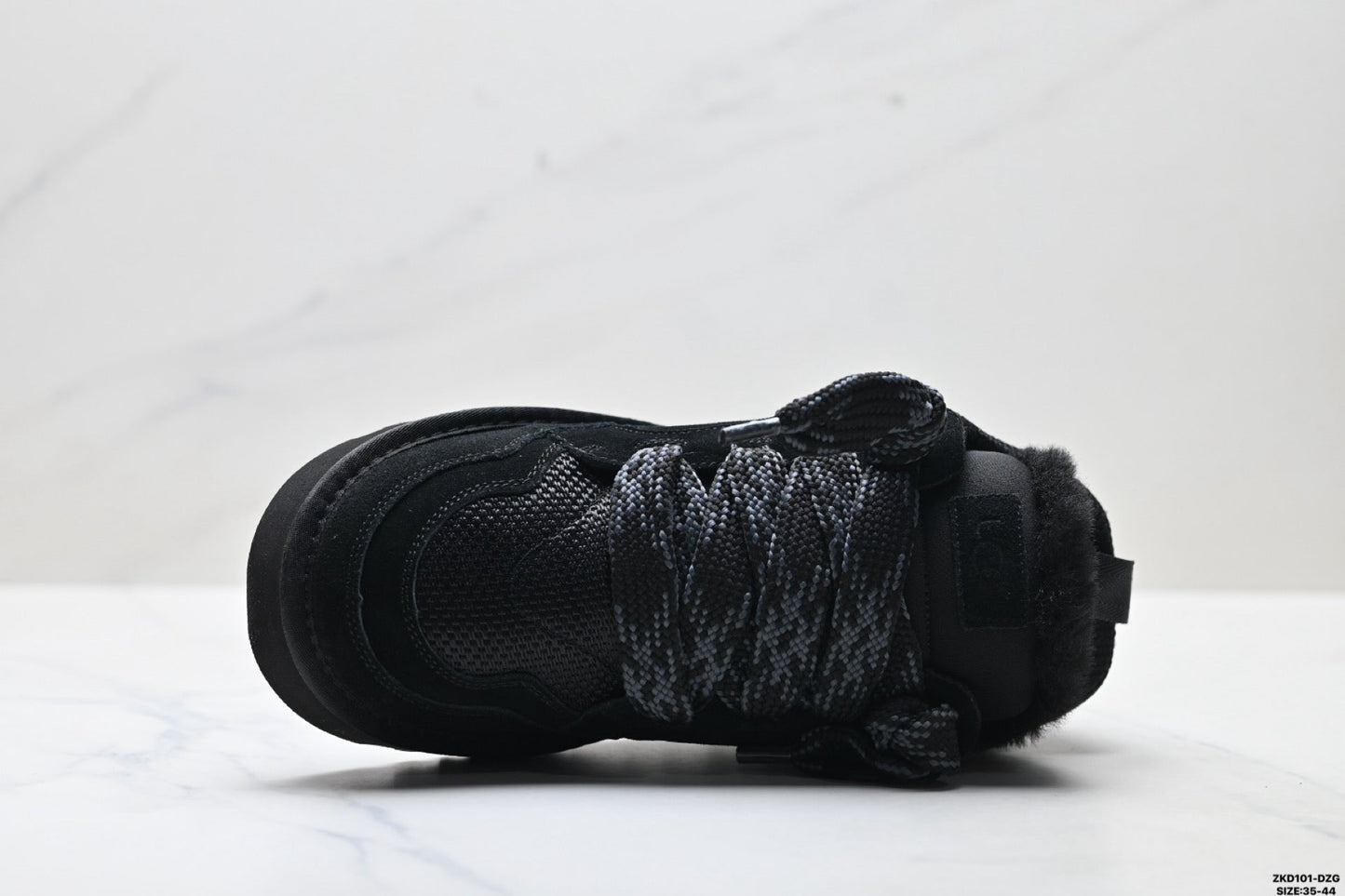 UGG LOWMEL Mid-Top Snow Boots