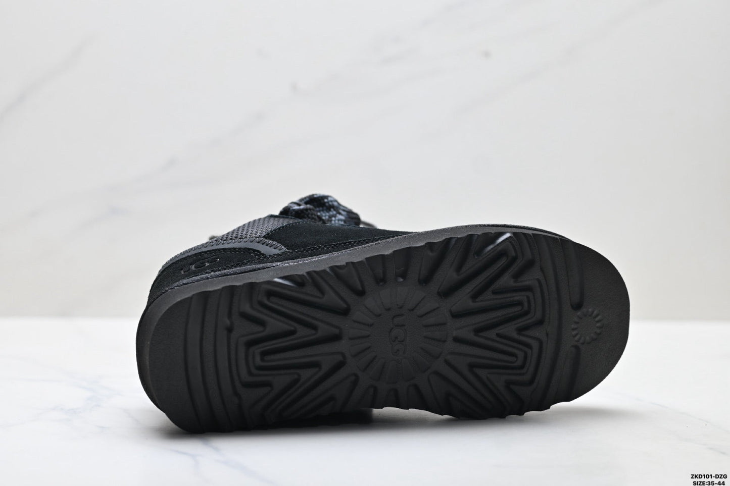 UGG LOWMEL Mid-Top Snow Boots